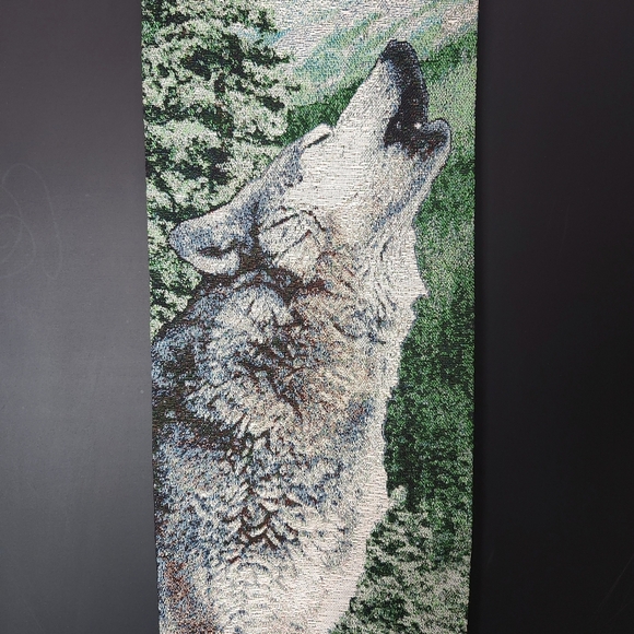 WOLVES WALL TAPESTRY - Picture 2 of 8
